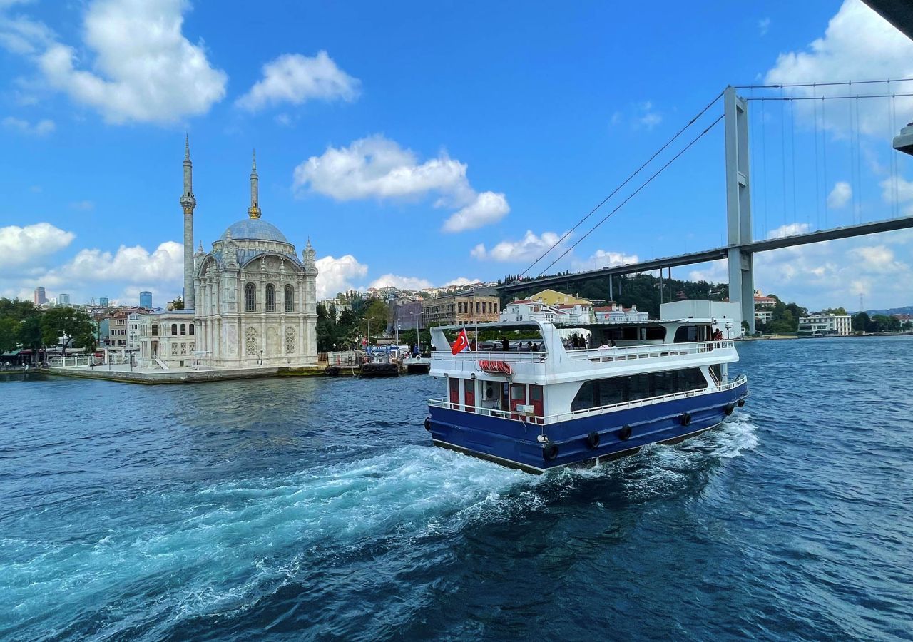 Dolmabahce Palace Tour and Bosphorus Cruise Tour
